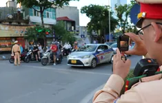 CSGT Hà Nội “bắt tận tay” người đi ngược chiều nhờ camera hiện đại