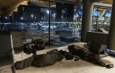 Vấn nạn người vô gia cư ngủ qua đêm tại sân bay Madrid, Tây Ban Nha