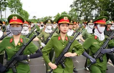 Khối nữ chiến sĩ cảnh sát đặc nhiệm tham gia nhiệm vụ A80 miệt mài luyện tập dưới cái nắng gay gắt