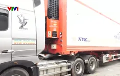 Tràn lan xe chở container phi tiêu chuẩn, tiềm ẩn nguy cơ mất an toàn