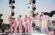 Liveshow của Nhà trẻ tặng khán giả nhiều món quà âm nhạc, "thủ lĩnh" Đinh Tiến Đạt hé lộ ca khúc mới về gia đình