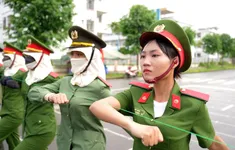 Rèn kỷ luật, vững khí thế: Khối nữ chiến sĩ cảnh sát giao thông tập điều lệnh A80 tại Hòa Lạc