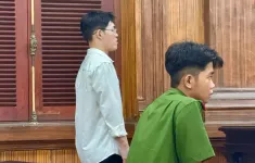 Đi xe máy tự ngã khiến bà ngoại tử vong, nam thanh niên lĩnh án