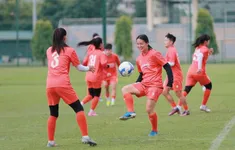 Đội tuyển nữ khắc phục sự khắc nghiệt của thời tiết mùa hè
