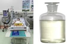 Hít phải khí độc từ cốp xe, bé trai nguy kịch