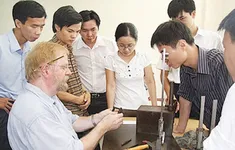 Đề xuất giảm thời gian cấp giấy phép cho lao động nước ngoài tại Việt Nam xuống còn 10 ngày