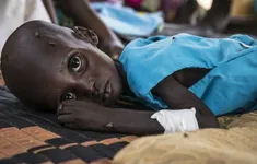 Trẻ em Sudan vật vã để sống sót qua ngày