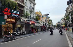 Nhiều hộ kinh doanh trên "đất vàng" Hà Nội đóng cửa bất thường