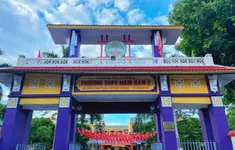 Nghệ An: Đình chỉ thầy giáo coi thi phát ngôn “Học chi cho lắm rồi cũng đi làm công nhân”