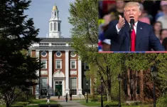 Tổng thống Trump ký sắc lệnh đình chỉ cấp visa cho du học sinh muốn theo học Harvard