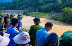 Lào Cai: Huy động hàng chục người tìm kiếm 2 nạn nhân mất tích khi bơi qua sông