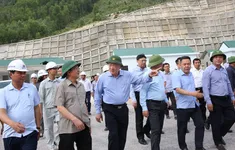 Phó Thủ tướng Thường trực Nguyễn Hòa Bình thị sát, kiểm tra dự án giao thông đoạn Quy Nhơn - Chí Thạnh