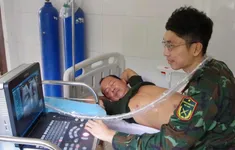 Đảo Trường Sa cấp cứu kịp thời ngư dân tàu cá Quảng Nam bị đau quặn thận