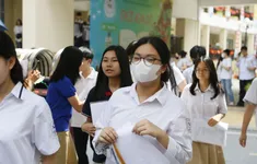 Thí sinh rạng rỡ sau khi hoàn thành môn thi Ngữ Văn dễ thở