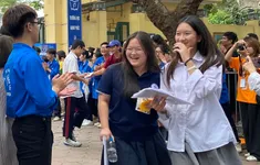 Ngày thi đầu tiên vào lớp 10 tại Hà Nội: Đề thi dễ thở, thí sinh rạng rỡ