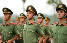 Khối nam sĩ quan kỹ thuật nghiệp vụ phơi mình giữa “chảo lửa” chuẩn bị cho diễu binh 2/9
