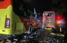 Huế: Tai nạn liên hoàn giữa 3 xe khách, nhiều người bị thương được đưa đi cấp cứu