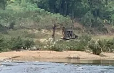 Khởi tố nguyên Trưởng Công an huyện vì nhận hối lộ một bộ bàn ghế