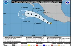 Bão nhiệt đới Barbara mạnh lên ngoài khơi bờ biển Mexico