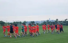 Tuyển nữ Việt Nam ra sân tập nhẹ trong ngày đầu tập huấn tại Osaka (Nhật Bản)