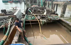 Bắt giữ 9 phương tiện khai thác cát lậu trên sông Tiền, thu giữ hơn 370m3 cát lẫn tạp chất