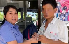 Nhân viên ga trả lại ba lô 2.200 USD cho hành khách bỏ quên