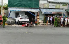Ô tô lao vào quán bánh xèo, 1 người chết, 2 người bị thương