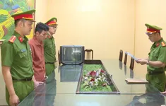 Khởi tố 2 đối tượng sản xuất khô gà, khô bò, heo cháy tỏi giả