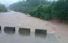 Nguyên nhân gây mưa lớn chưa từng có trong tháng 6 ở miền Trung