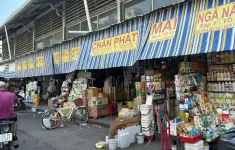 Xử phạt hàng trăm triệu đồng các vi phạm ở chợ hóa chất Kim Biên