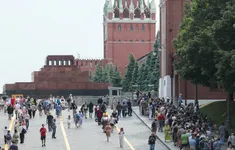 Người Nga viếng Lenin trước khi lăng đóng cửa trùng tu