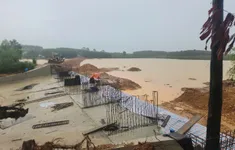 Quảng Bình: Chủ động phá một đoạn đê quai thi công cống lấy nước đập Dạ Lam