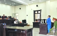 Lừa tiền bằng sổ đỏ giả, cựu nhân viên đất đai lĩnh án gần 20 năm tù