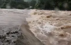 Cảnh báo nguy hiểm qua ngầm tràn khi mưa lớn