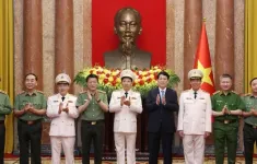 Trao quyết định thăng cấp bậc hàm Thượng tướng cho lãnh đạo Bộ Công an