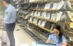 Tạm giữ 2.570 sản phẩm giày dép không chứng minh được nguồn gốc