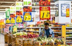Trung Quốc: Doanh số bán lẻ bất ngờ khởi sắc
