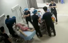 Tai nạn sét đánh giữa cánh đồng: Cảnh báo thói quen làm việc dưới mưa