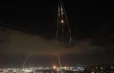 Israel tấn công sâu vào Iran, cơ sở hạt nhân ngầm của Tehran có thể đã phát nổ