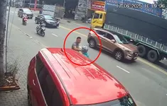 Bắt khẩn cấp đối tượng hành hung nữ tài xế xe ôm công nghệ giữa đường
