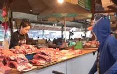 Người dân thận trọng những không quay lưng với thịt lợn