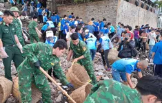 200 cán bộ, chiến sĩ, thanh niên chung tay làm sạch biển Vũng Tàu