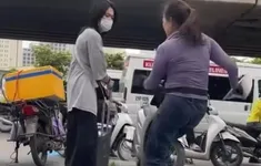 Người bán trà đá đuổi cô gái đứng trên vỉa hè bị phạt 2,5 triệu đồng