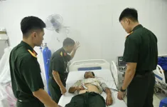 Quân y đảo Nam Yết cấp cứu ngư dân bị đột quỵ trên biển