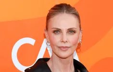 Charlize Theron chỉ trích định kiến về giới của các hãng phim Hollywood