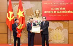 Chủ tịch Quốc hội Trần Thanh Mẫn dự lễ trao tặng huy hiệu 30 năm tuổi Đảng