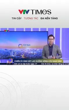 Chiến sỹ cảnh sát lao xuống cứu nam sinh