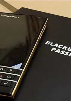 Chiêm ngưỡng BlackBerry Passport phiên bản Gold Edition