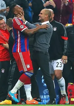 Jerome Boateng "phá bĩnh" người hùng Joe Hart bằng siêu phẩm ở phút 90