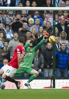 Dư âm derby Manchester: Yaya Toure, sai lầm của trọng tài và bầy "Quỷ đỏ" non nớt